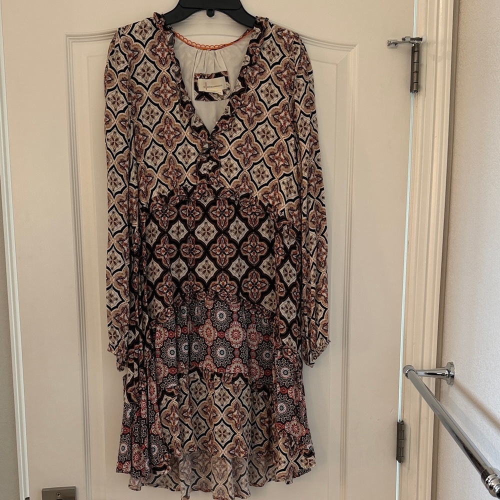 Printed Long-Sleeve V-Neck Tiered Dress in Beige and Black